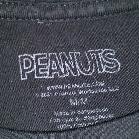 Peanuts Snoopy on a skateboard graphic black t-shirt EUC - Picture 3 of 3